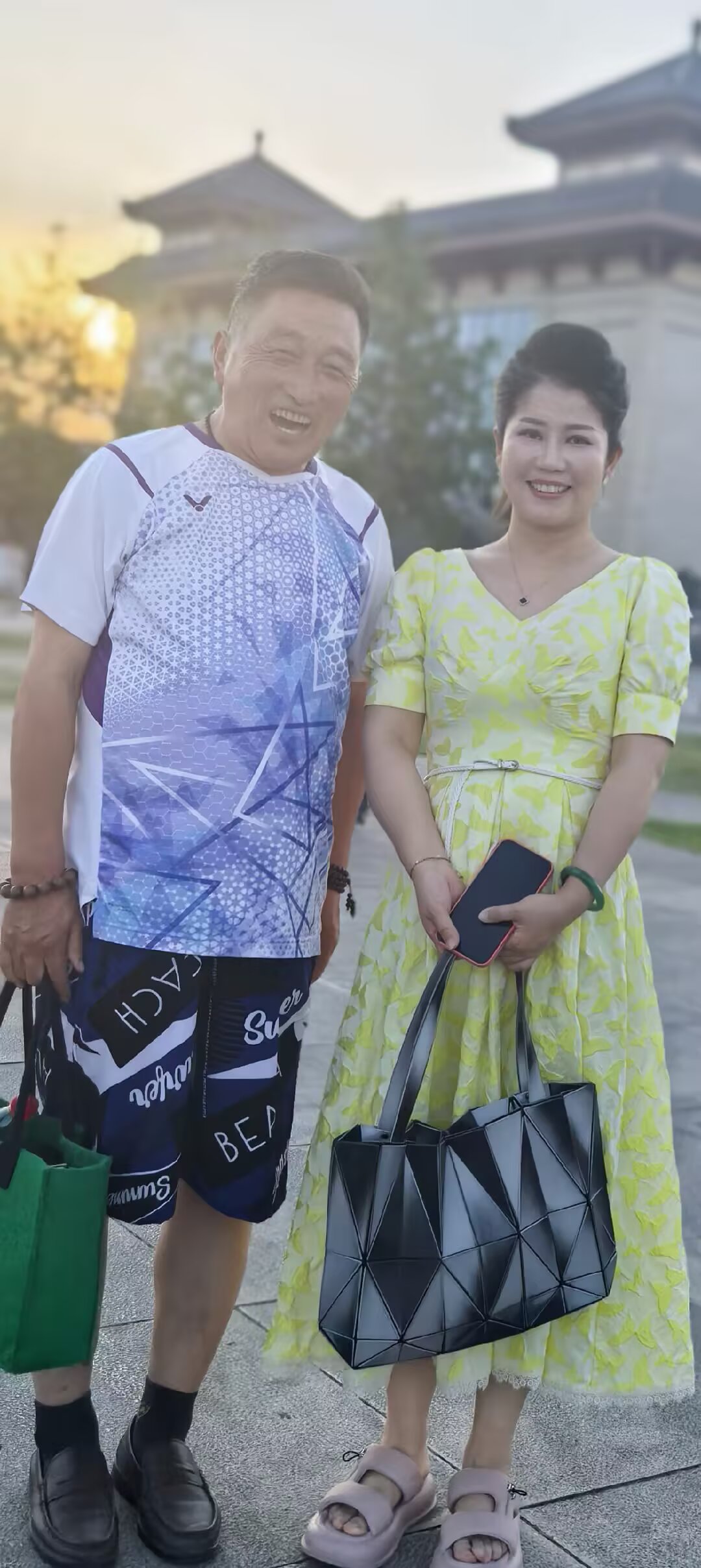 我是王从兴，陕西省汉中市镇巴县人，从小爱唱歌。退休后学习声乐，通过社会实践成为一名腾讯音乐人原创歌