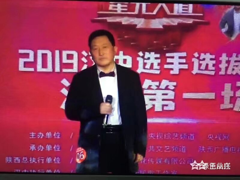 我是王从兴，陕西省汉中市镇巴县人，从小爱唱歌。退休后学习声乐，通过社会实践成为一名腾讯音乐人原创歌