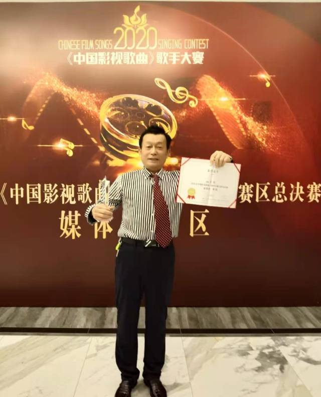 人老不服老，唱歌秀年轻