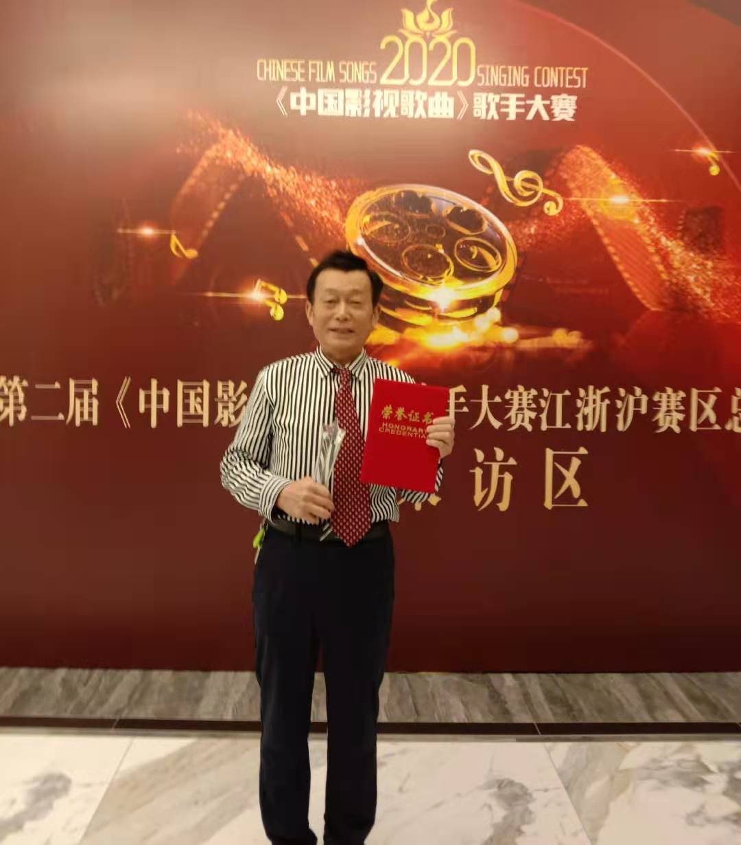 人老不服老，唱歌秀年轻